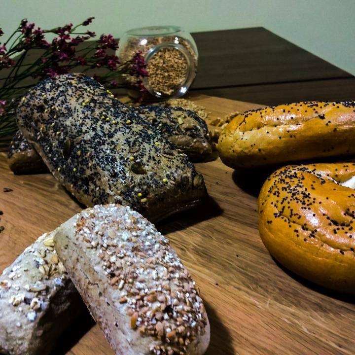 Los mejores panes para nuestros sándwiches y bagels! - PINALE Coffee Shop & Salad Bar