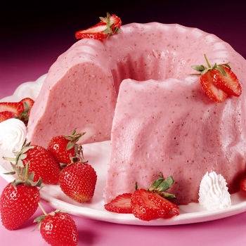 Una refrescante gelatina de fresa para el calor.